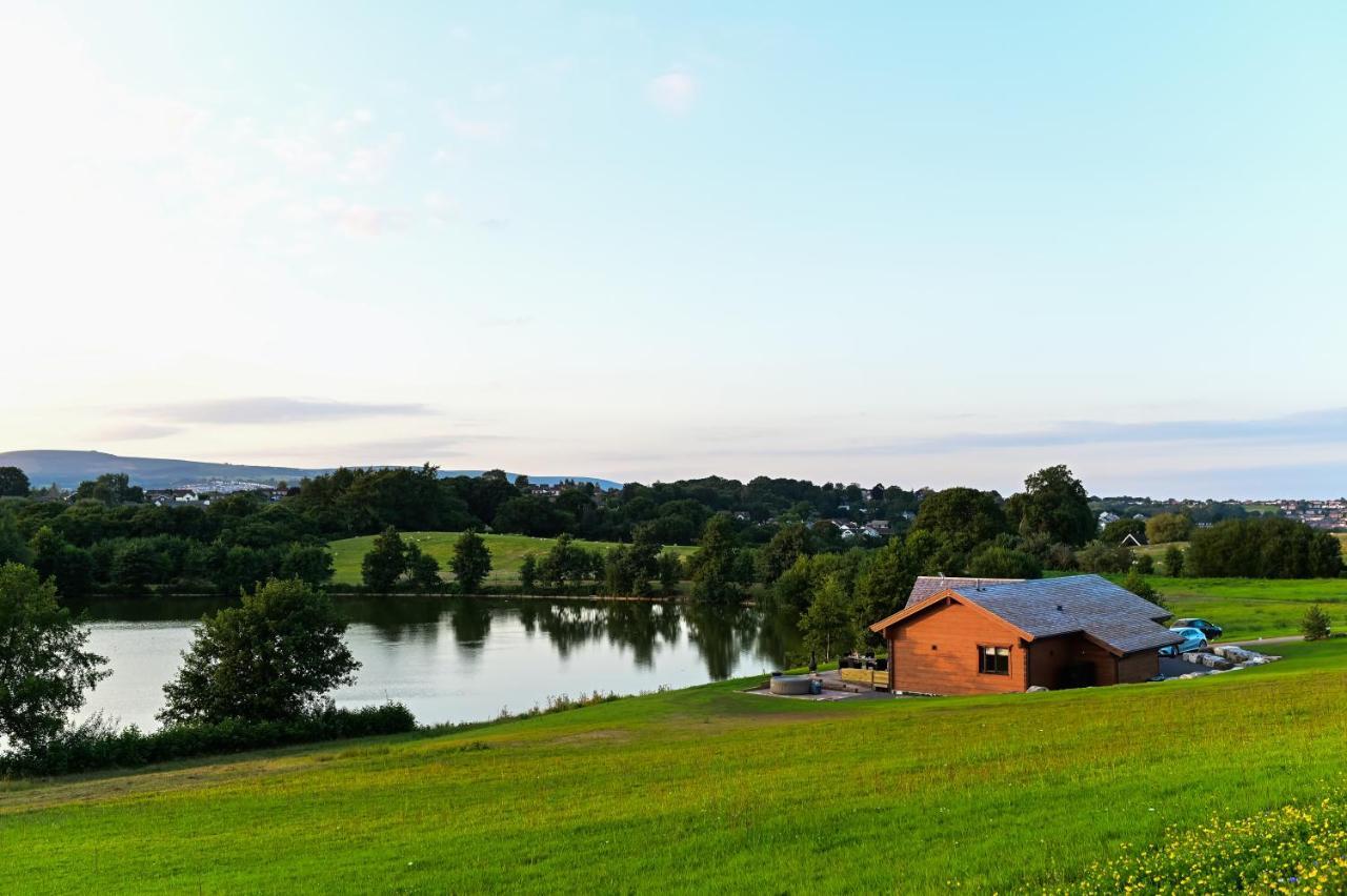 Cuddfan Lodge On A Gorgeous Private Lake 纽波特 外观 照片