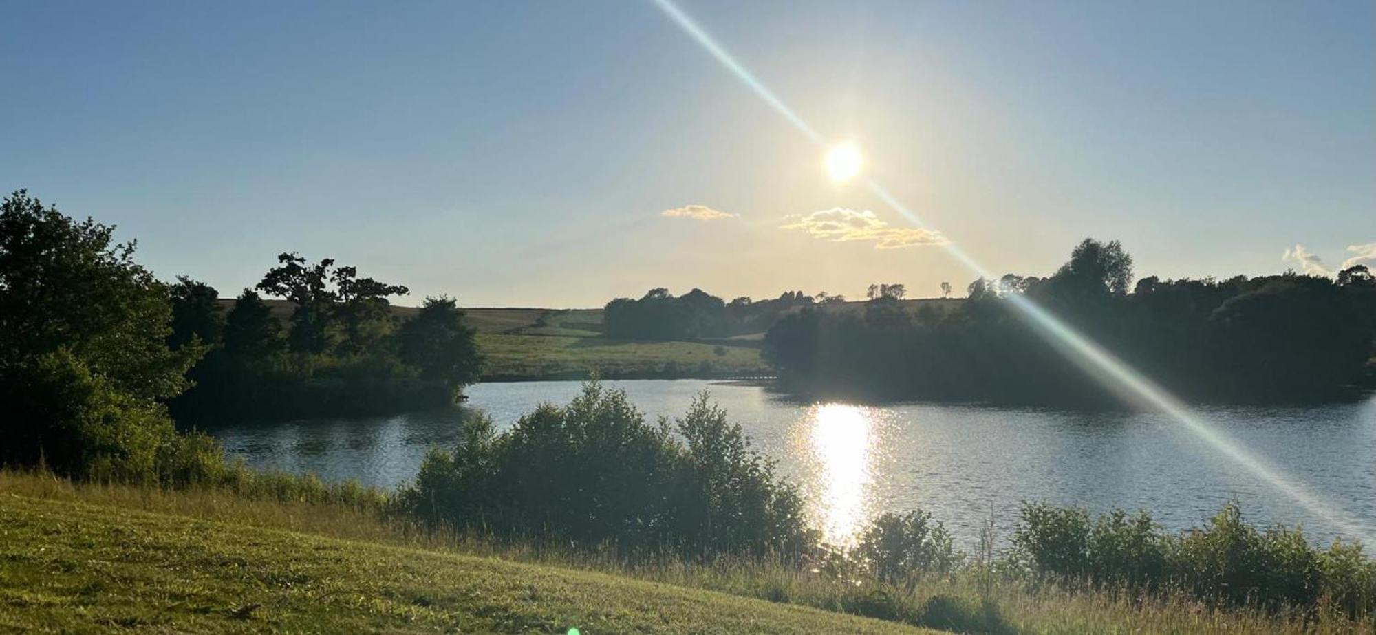 Cuddfan Lodge On A Gorgeous Private Lake 纽波特 外观 照片